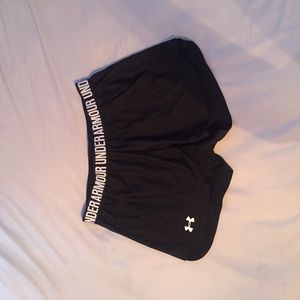 Under armour shorts (m)